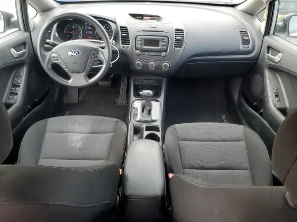 KNAFK5A87H5683686 2017 KIA FORTE - Image 8