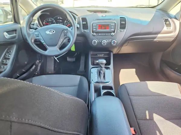 KNAFK5A87H5694915 2017 KIA FORTE - Image 8