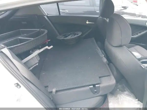 KNAFK5A87H5697359 2017 KIA FORTE - Image 8