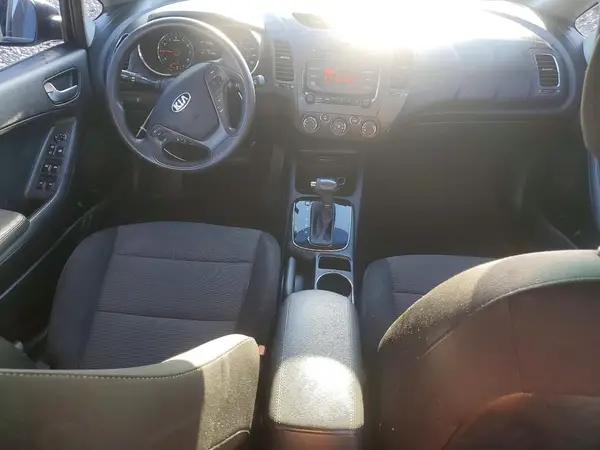KNAFK5A87H5714046 2017 KIA FORTE - Image 8
