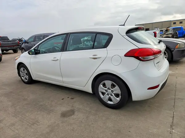 KNAFK5A87H5718209 2017 KIA FORTE - Image 2