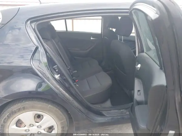 KNAFK5A87J5772700 2018 KIA FORTE - Image 8
