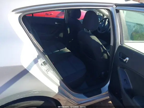 KNAFK5A88G5527056 2016 KIA FORTE - Image 8