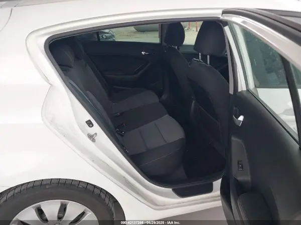 KNAFK5A88G5547968 2016 KIA FORTE - Image 8