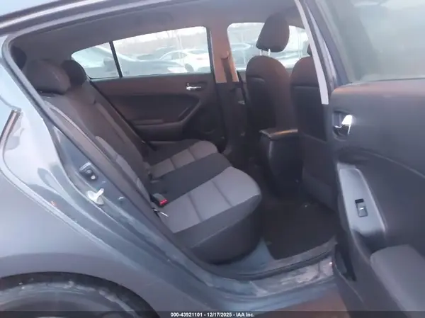 KNAFK5A88G5622328 2016 KIA FORTE - Image 8