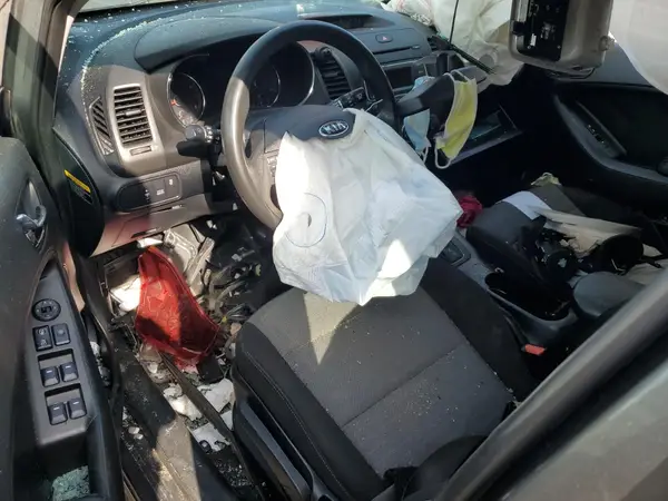 KNAFK5A88G5643986 2016 KIA FORTE - Image 8