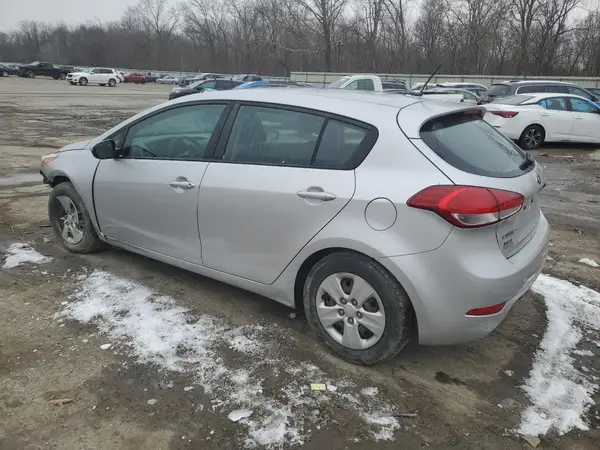 KNAFK5A88H5682630 2017 KIA FORTE - Image 2