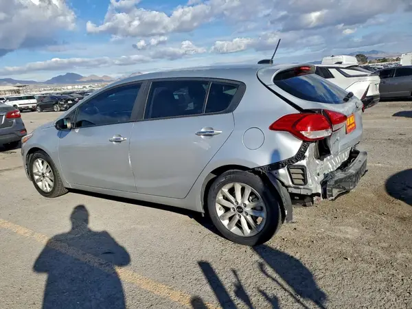 KNAFK5A88H5685270 2017 KIA FORTE - Image 2