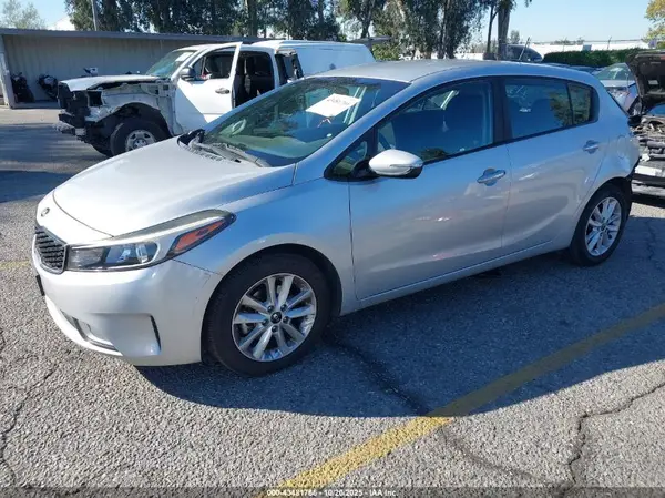 KNAFK5A88H5688783 2017 KIA FORTE - Image 2