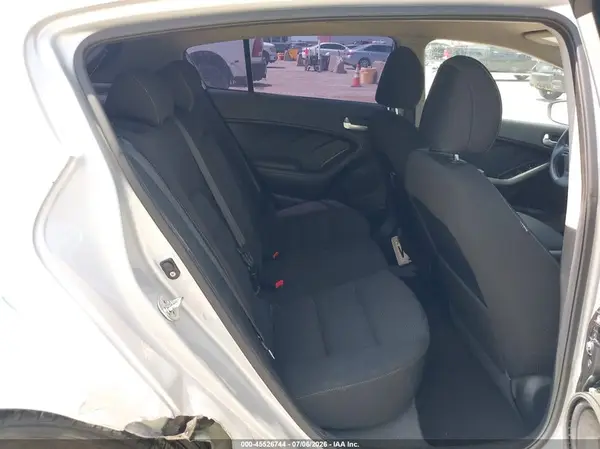 KNAFK5A88H5690825 2017 KIA FORTE - Image 8