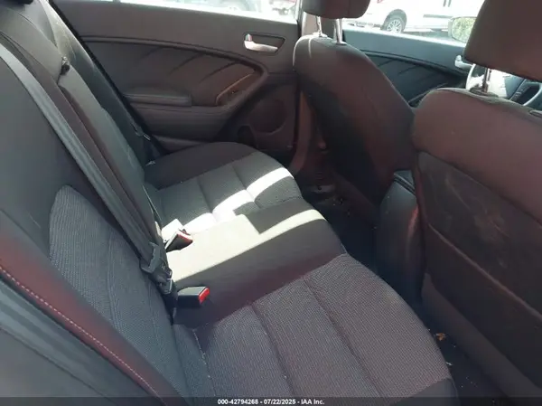 KNAFK5A88H5692932 2017 KIA FORTE - Image 8