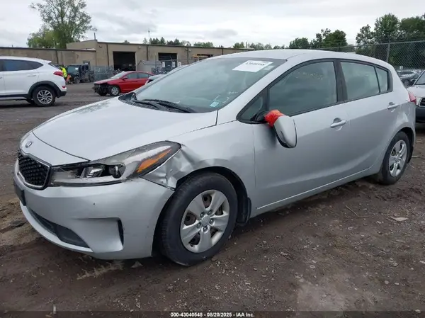 KNAFK5A88H5693479 2017 KIA FORTE - Image 2