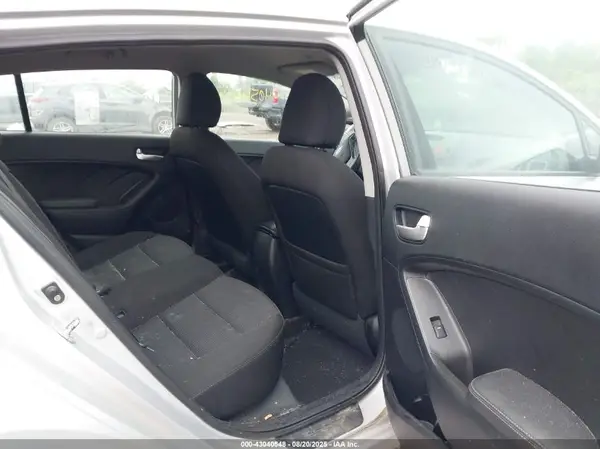 KNAFK5A88H5693479 2017 KIA FORTE - Image 8