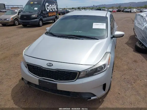 KNAFK5A88H5695216 2017 KIA FORTE - Image 2