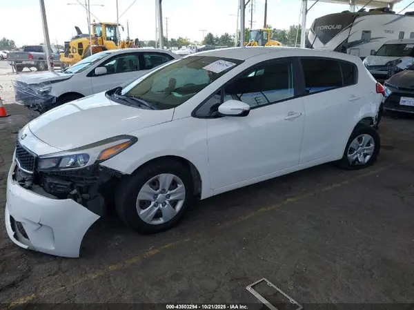KNAFK5A88H5705579 2017 KIA FORTE - Image 2