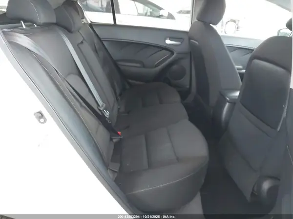 KNAFK5A88H5705579 2017 KIA FORTE - Image 8