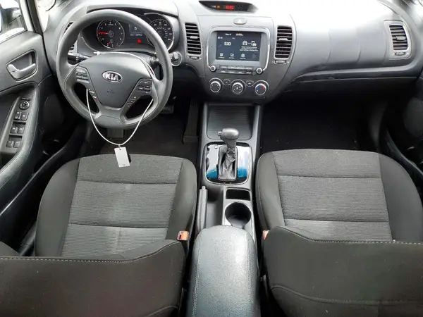 KNAFK5A88H5706313 2017 KIA FORTE - Image 8