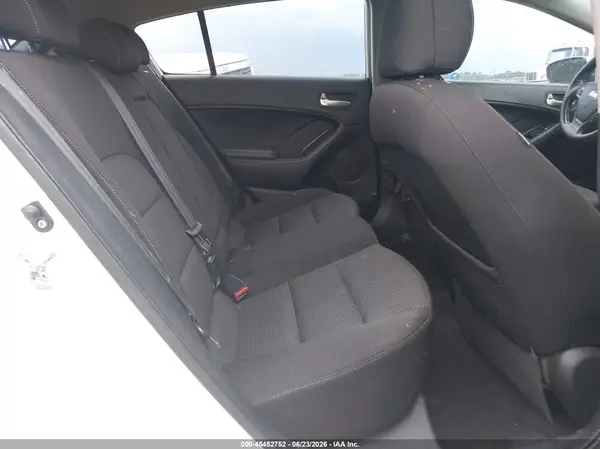 KNAFK5A88H5718221 2017 KIA FORTE - Image 8