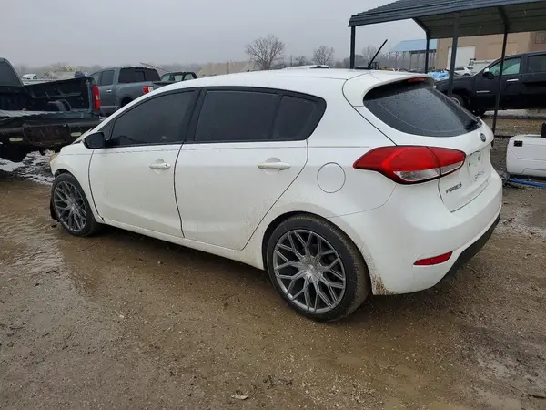 KNAFK5A89G5583622 2016 KIA FORTE - Image 2