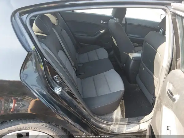 KNAFK5A89G5585273 2016 KIA FORTE - Image 8