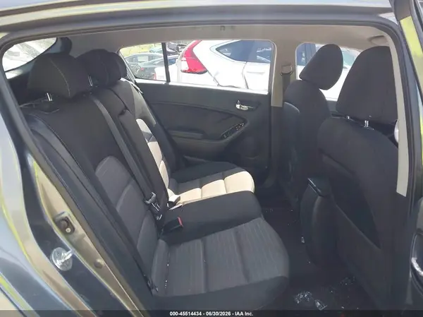 KNAFK5A89G5585404 2016 KIA FORTE - Image 8
