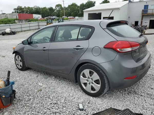 KNAFK5A89G5586360 2016 KIA FORTE - Image 2