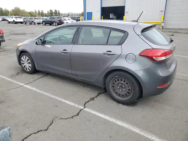 KNAFK5A89G5606199 2016 KIA FORTE - Image 2