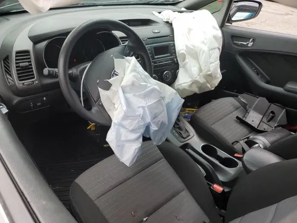 KNAFK5A89G5617817 2016 KIA FORTE - Image 8