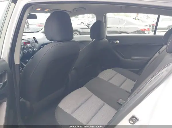 KNAFK5A89G5623780 2016 KIA FORTE - Image 8