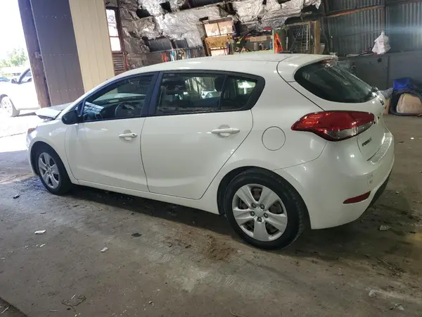 KNAFK5A89G5623942 2016 KIA FORTE - Image 2