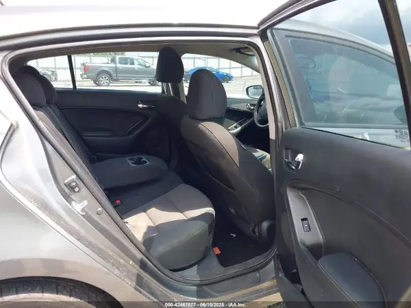 KNAFK5A89G5630678 2016 KIA FORTE - Image 8