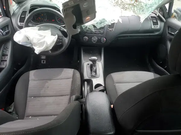 KNAFK5A89G5647304 2016 KIA FORTE - Image 8