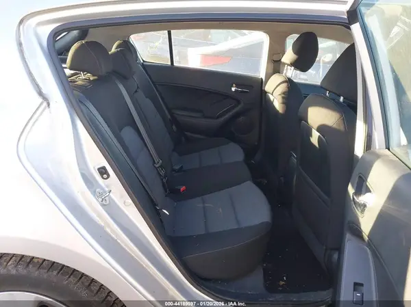KNAFK5A89G5648260 2016 KIA FORTE - Image 8