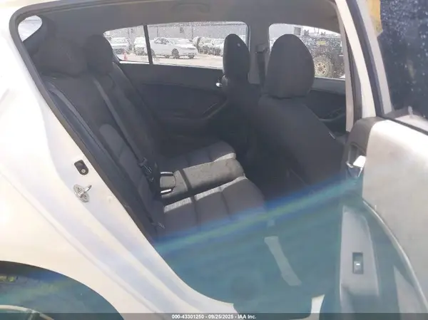 KNAFK5A89G5648484 2016 KIA FORTE - Image 8