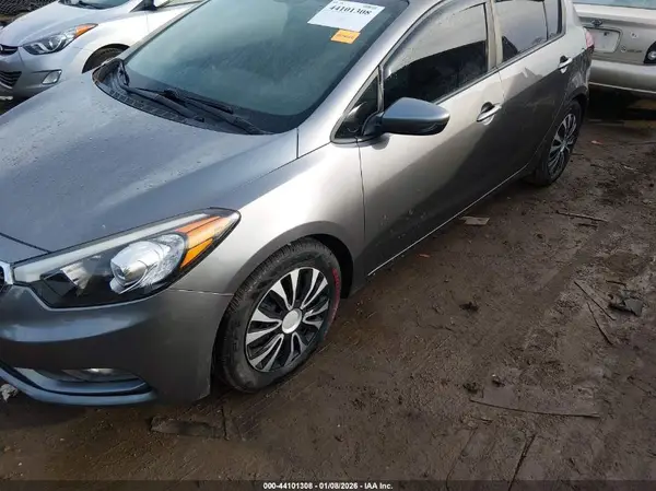 KNAFK5A89G5650624 2016 KIA FORTE - Image 2