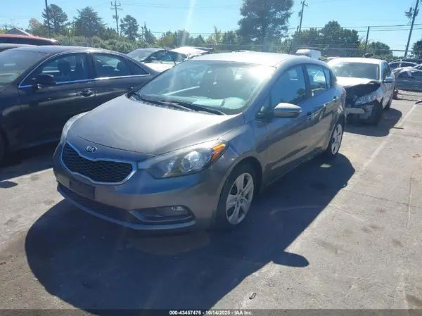 KNAFK5A89G5656648 2016 KIA FORTE - Image 2