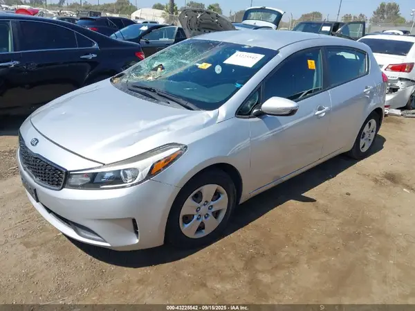 KNAFK5A89H5666744 2017 KIA FORTE - Image 2