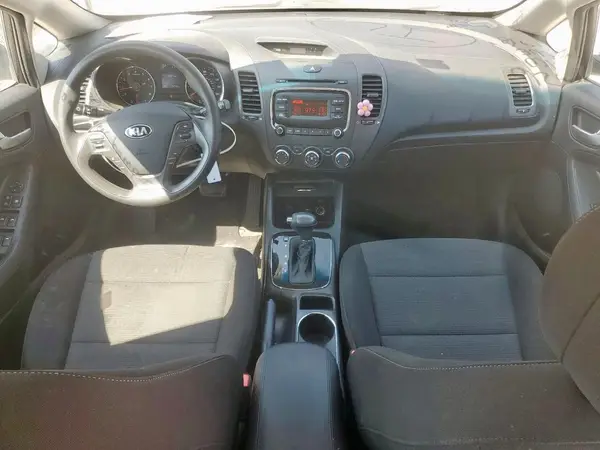 KNAFK5A89H5667358 2017 KIA FORTE - Image 8