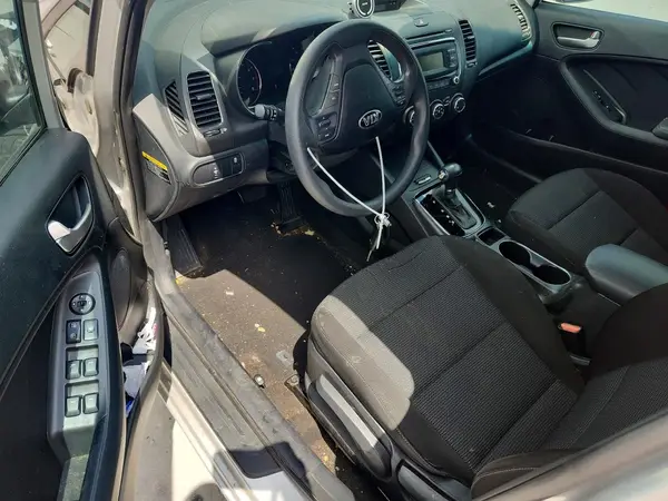 KNAFK5A89H5668736 2017 KIA FORTE - Image 8