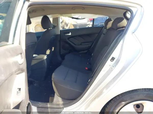 KNAFK5A89H5675301 2017 KIA FORTE - Image 8