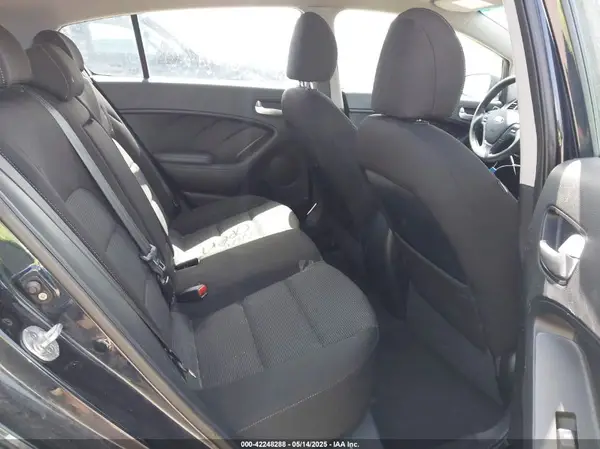 KNAFK5A89H5681132 2017 KIA FORTE - Image 8