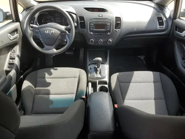 KNAFK5A89H5681437 2017 KIA FORTE - Image 8