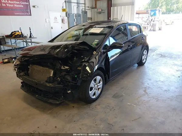 KNAFK5A89H5681499 2017 KIA FORTE - Image 2