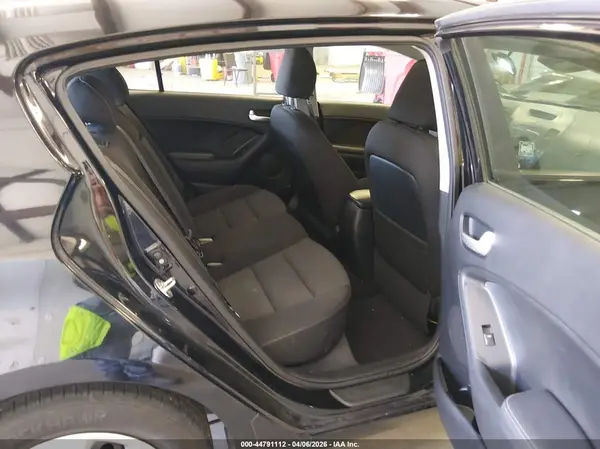 KNAFK5A89H5681499 2017 KIA FORTE - Image 8