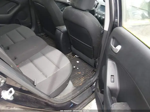KNAFK5A89H5685276 2017 KIA FORTE - Image 8