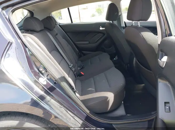 KNAFK5A89H5687996 2017 KIA FORTE - Image 8