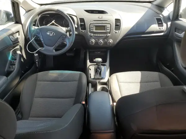 KNAFK5A89H5704652 2017 KIA FORTE - Image 8
