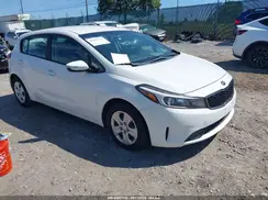 KNAFK5A89H5704781 2017 KIA FORTE