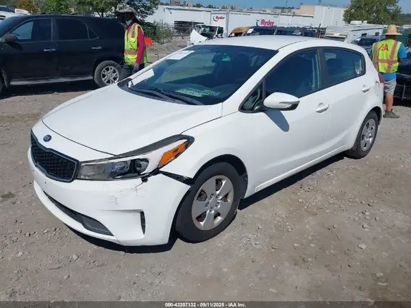 KNAFK5A89H5704781 2017 KIA FORTE - Image 2