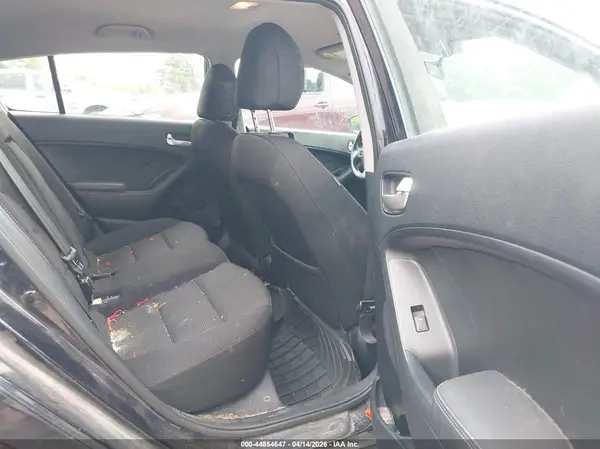 KNAFK5A89H5705431 2017 KIA FORTE - Image 8